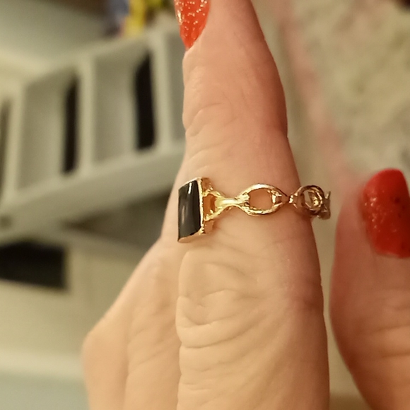 black enamel goldtone ring - Picture 2 of 4